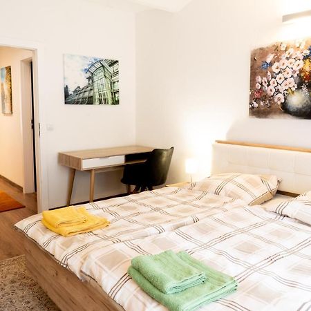 Dana'S Apartment Beim Augarten Виена Екстериор снимка