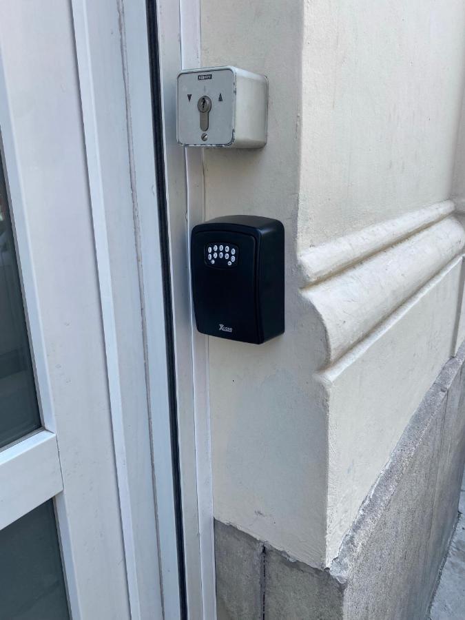 Dana'S Apartment Beim Augarten Виена Екстериор снимка