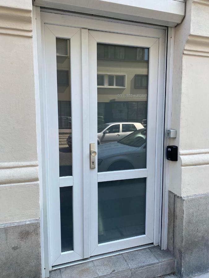 Dana'S Apartment Beim Augarten Виена Екстериор снимка