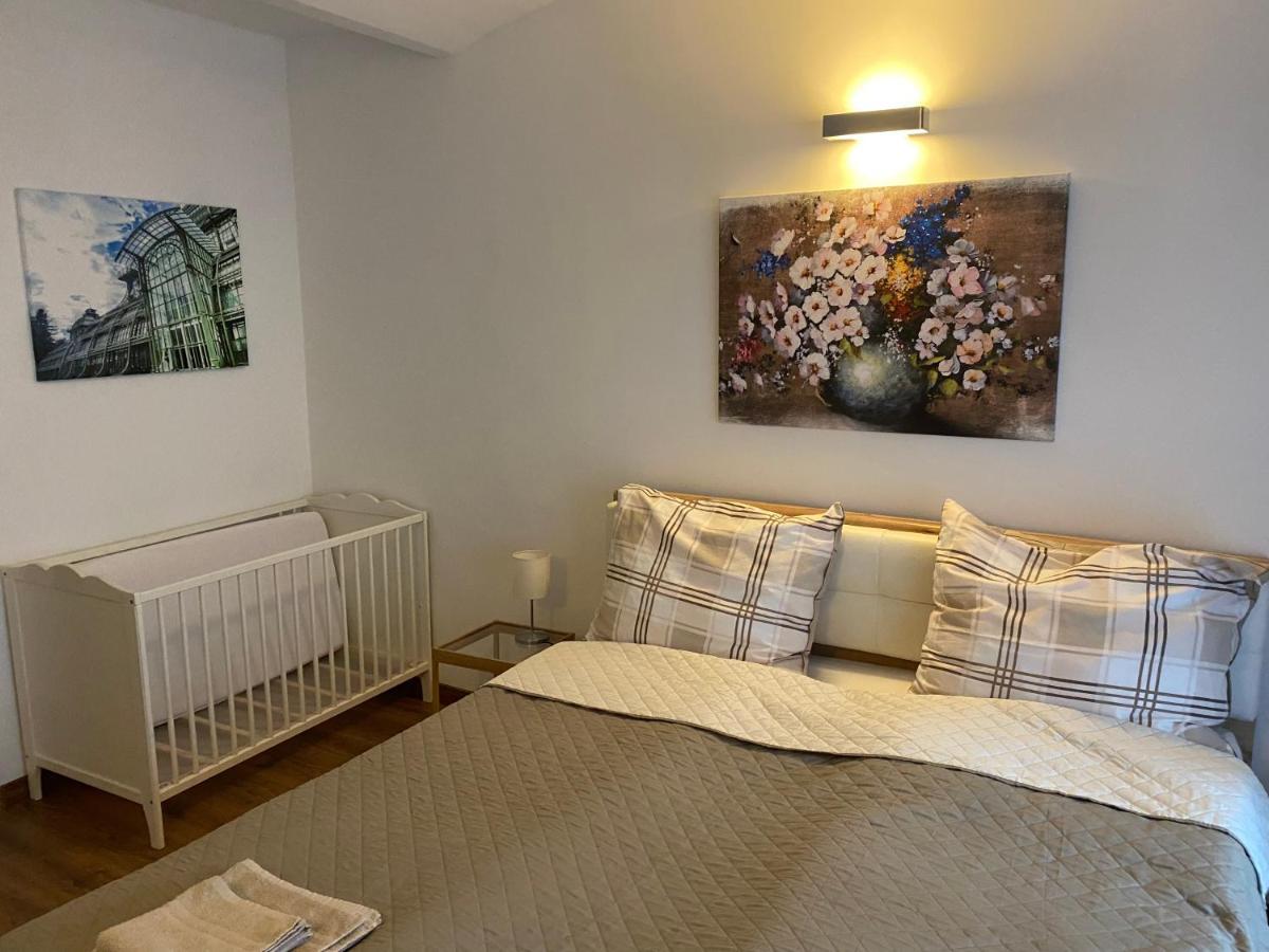 Dana'S Apartment Beim Augarten Виена Екстериор снимка