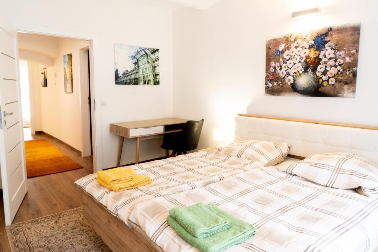 Dana'S Apartment Beim Augarten Виена Екстериор снимка