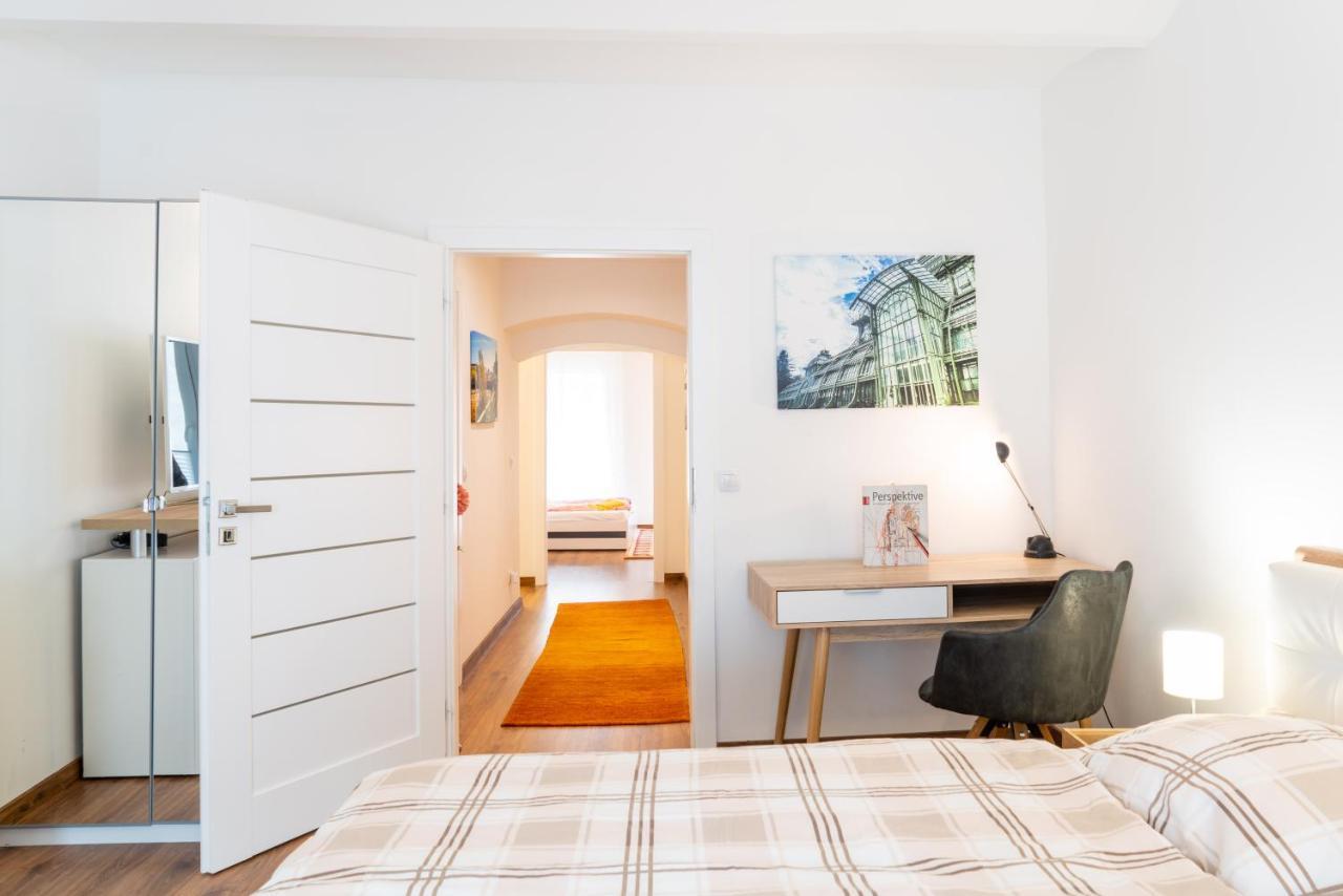 Dana'S Apartment Beim Augarten Виена Екстериор снимка